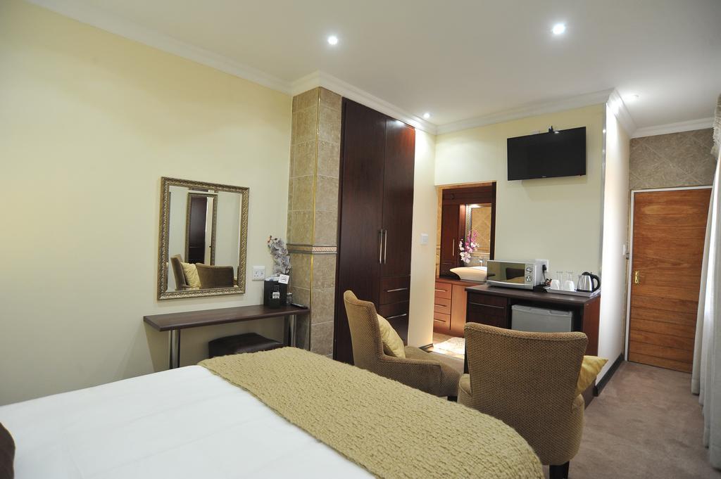 Sunset Manor Guest House Potchefstroom Exterior photo